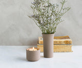 TULIPA – handgefertigte Vase aus sandfarbener Engobe