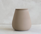 ATHOS – handmade eco urn in sand-colored engobe
