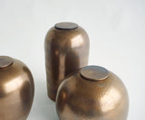PELION – handgemaakte urne in koperkleurig metallic keramiek