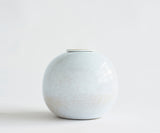 DIONA – handgemaakte urne in wit keramiek