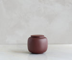 SERES klein – handgemaakte eco urne in terracotta engobe