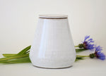 ATHOS – elegante, handgemaakte urne in wit keramiek (700 ml)
