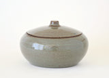 PAIKO – tijdloze, handgemaakte mini-urne in grijs keramiek (300 ml)